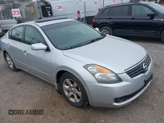 2008 Nissan Altima 2.5 with VIN 1N4AL21E18C259677, listed as a IAAI auction lot 41889952 with 239,015 mi miles. Bid and sale history available at carsss.com. Image 1.