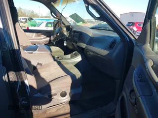 2000 Ford Expedition XLT with VIN 1FMRU1664YLB83051, listed as a IAAI auction lot 41326759 with 227,719 mi miles and . Bid and sale history available at DreamBid. Image 5.