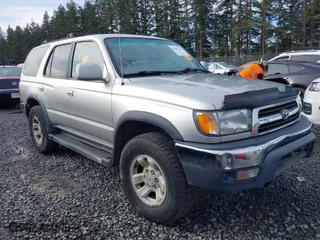 2000 Toyota 4Runner SR5 with VIN JT3HN86RXY0265047, listed as a IAAI auction lot 41641243 with 1 mi miles. Bid and sale history available at carsss.com. Image 1.