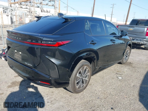 2024 Lexus RZ 300e Premium z VIN JTJABABB1RA004615, wystawiony jako IAAI lot #41310232 z przebiegiem 9 622 mil mil oraz . Historia ofert i sprzedaży dostępna na DreamBid. Obrazek 4.