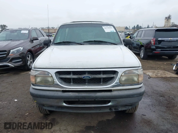 1998 Ford Explorer XL z VIN 1FMZU32E9WZA44004, wystawiony jako IAAI lot #41720181 z przebiegiem 137 267 mil mil oraz . Historia ofert i sprzedaży dostępna na DreamBid. Obrazek 12.