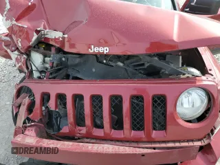 2015 Jeep Patriot Latitude z VIN 1C4NJRFB8FD207205, wystawiony jako Copart lot #58723655 z przebiegiem 181 649 mil mil oraz Szkoda całkowita • Salvage title. Historia ofert i sprzedaży dostępna na DreamBid. Obrazek 12.