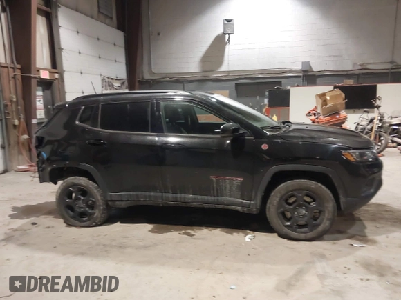 2023 Jeep Compass Trailhawk z VIN 3C4NJDDN5PT552364, wystawiony jako IAAI lot #41405314 z przebiegiem 20 823 mil mil oraz . Historia ofert i sprzedaży dostępna na DreamBid. Obrazek 14.