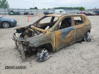 2019 Jeep Compass High Altitude z VIN 3C4NJDCB2KT761481, wystawiony jako Copart lot #59390975 z przebiegiem Nie podano mil oraz Nie do naprawy • Non repairable. Historia ofert i sprzedaży dostępna na DreamBid. Obrazek 1.