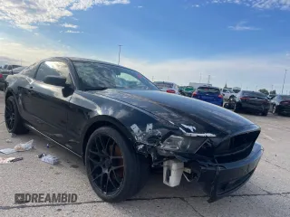 2013 Ford Mustang V6 with VIN 1ZVBP8AMXD5275997, listed as a Copart auction lot 54277345 with 184,678 mi miles and Clean Title. Bid and sale history available at carsss.com. Image 1.