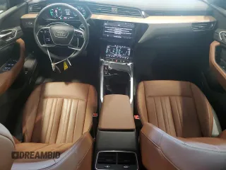 2024 Audi Q8 e-tron z VIN WA15ABGE5RB025102, wystawiony jako Copart lot #65831524 z przebiegiem 10 623 mil mil oraz Szkody całkowita. Historia ofert i sprzedaży dostępna na DreamBid. Obrazek 8.