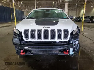 2015 Jeep Cherokee Trailhawk with VIN 1C4PJMBS2FW770370, listed as a Copart auction lot 50920795 with 170,119 mi miles and Clean Title. Bid and sale history available at carsss.com. Image 5.