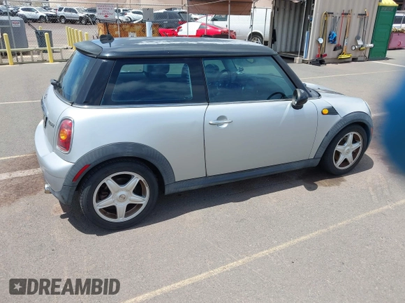 2009 MINI Hardtop with VIN WMWMF33599TT69778, listed as a IAAI auction lot 42262628 with 79,028 mi miles and . Bid and sale history available at DreamBid. Image 4.