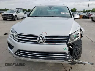2016 Volkswagen Touareg Sport z VIN WVGEF9BP8GD010468, wystawiony jako Copart lot #53109665 z przebiegiem 55 296 mil mil oraz Szkoda całkowita • Salvage title. Historia ofert i sprzedaży dostępna na DreamBid. Obrazek 5.