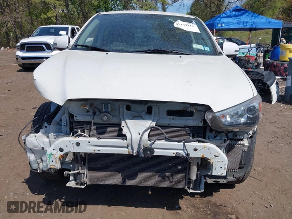 2018 Mitsubishi Outlander SE z VIN JA4AP3AW3JU011695, wystawiony jako IAAI lot #42144112 z przebiegiem 69 228 mil mil oraz . Historia ofert i sprzedaży dostępna na DreamBid. Obrazek 13.