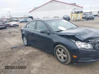 2014 Chevrolet Cruze 1LT z VIN 1G1PC5SB1E7248119, wystawiony jako IAAI lot #41653001 z przebiegiem 142 043 mil mil oraz . Historia ofert i sprzedaży dostępna na DreamBid. Obrazek 13.