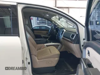 2016 Nissan Titan SL z VIN 1N6BA1F45GN517262, wystawiony jako IAAI lot #42306252 z przebiegiem 141 080 mil mil oraz . Historia ofert i sprzedaży dostępna na DreamBid. Obrazek 5.