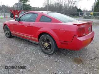 2007 Ford Mustang Deluxe z VIN 1ZVFT80N475246636, wystawiony jako IAAI lot #41620976 z przebiegiem 310 653 mil mil oraz . Historia ofert i sprzedaży dostępna na DreamBid. Obrazek 3.