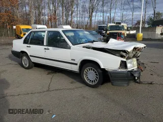 1992 Volvo 900 GLS z VIN YV1JS8832N3087380, wystawiony jako Copart lot #85488914 z przebiegiem 307 015 mil mil oraz Szkody całkowita. Historia ofert i sprzedaży dostępna na DreamBid. Obrazek 4.