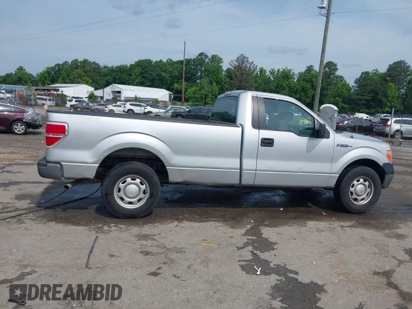 2013 Ford F-150 XL z VIN 1FTMF1CM1DKE52831, wystawiony jako IAAI lot #42401051 z przebiegiem 111 734 mil mil oraz . Historia ofert i sprzedaży dostępna na DreamBid. Obrazek 13.