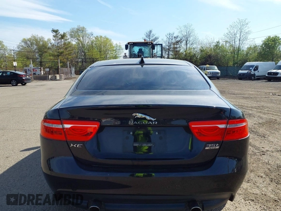 2017 Jaguar XE 35t Prestige z VIN SAJAK4BV1HA966878, wystawiony jako IAAI lot #42115970 z przebiegiem 62 949 mil mil oraz . Historia ofert i sprzedaży dostępna na DreamBid. Obrazek 16.