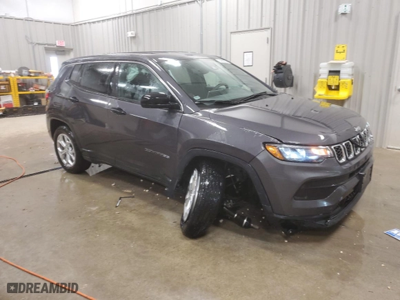 2024 Jeep Compass Sport with VIN 3C4NJDAN0RT170296, listed as a Copart auction lot 84898754 with 8,933 mi miles and Salvage Title. Bid and sale history available at carsss.com. Image 4.
