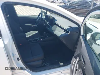 2025 Toyota Corolla LE z VIN 5YFB4MDE0SP287827, wystawiony jako IAAI lot #42495435 z przebiegiem 7 062 mil mil oraz . Historia ofert i sprzedaży dostępna na DreamBid. Obrazek 5.