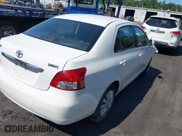 2009 Toyota Yaris z VIN JTDBT903994054689, wystawiony jako IAAI lot #39914448 z przebiegiem 138 255 mil mil oraz . Historia ofert i sprzedaży dostępna na DreamBid. Obrazek 4.