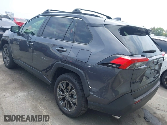 2024 Toyota RAV4 Hybrid XLE Premium z VIN JTMB6RFV5RJ059437, wystawiony jako IAAI lot #42485203 z przebiegiem 4 200 mil mil oraz . Historia ofert i sprzedaży dostępna na DreamBid. Obrazek 3.