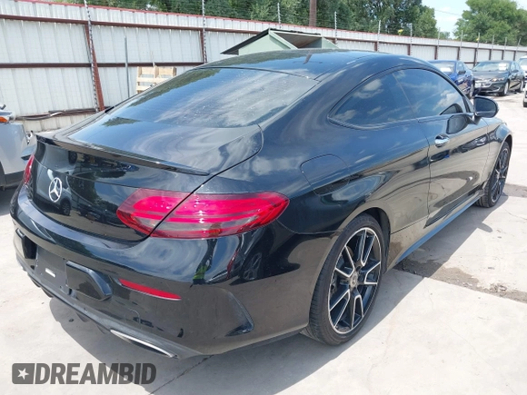 2019 Mercedes-Benz C 300 с VIN WDDWJ8DBXKF827124, выставлен на аукционе IAAI как лот 42391477 с пробегом 72 546 миль миль и . История ставок и продаж доступна на DreamBid. Изображение 4.