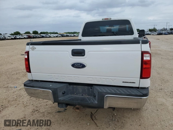 2015 Ford F-250 XLT z VIN 1FT7X2B68FEB55897, wystawiony jako Copart lot #54663105 z przebiegiem 65 128 mil mil oraz Czysty tytuł • Clean title. Historia ofert i sprzedaży dostępna na DreamBid. Obrazek 6.