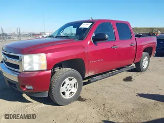 2007 Chevrolet Silverado 1500 LT w/1LT with VIN 2GCEC13C371628738, listed as a IAAI auction lot 41324477 with 204,147 mi miles. Bid and sale history available at carsss.com. Image 17.
