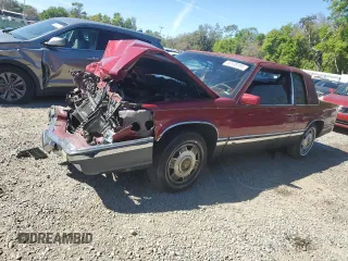 1991 Cadillac DeVille z VIN 1G6CD13B7M4306411, wystawiony jako Copart lot #50128155 z przebiegiem Nie podano mil oraz Szkoda całkowita • Salvage title. Historia ofert i sprzedaży dostępna na DreamBid. Obrazek 1.