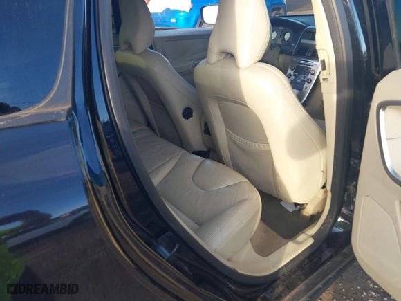 2010 Volvo XC60 3.2L with VIN YV4982DL7A2122700, listed as a IAAI auction lot 41620402 with 184,507 mi miles. Bid and sale history available at carsss.com. Image 8.