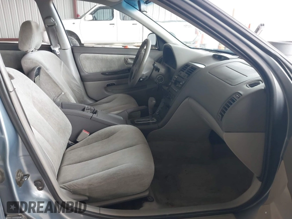 2000 Nissan Maxima GXE z VIN JN1CA31D1YT727156, wystawiony jako IAAI lot #42145772 z przebiegiem 208 427 mil mil oraz . Historia ofert i sprzedaży dostępna na DreamBid. Obrazek 5.