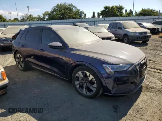2022 Audi e-tron Premium with VIN WA1AAAGE0NB026001, listed as a Copart auction lot 57532563 with 0 mi miles. Bid and sale history available at carsss.com. Image 4.