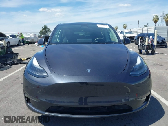 2024 Tesla Model Y с VIN 7SAYGDED2RF102144, выставлен на аукционе IAAI как лот 42278757 с пробегом 25 787 миль миль и . История ставок и продаж доступна на DreamBid. Изображение 13.