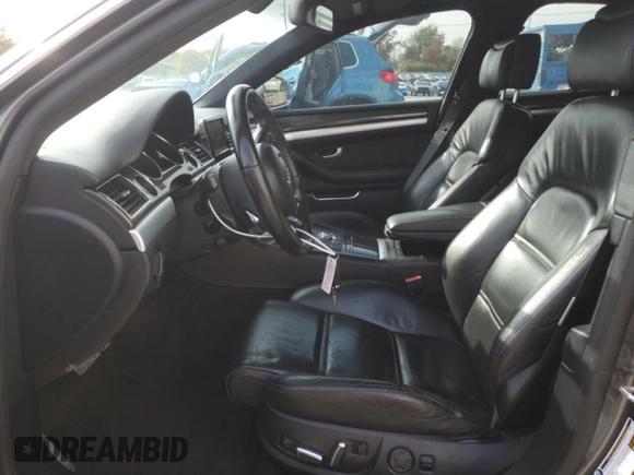 2008 Audi S8 z VIN WAUPN94E28N003150, wystawiony jako Copart lot #78130114 z przebiegiem 126 063 mil mil oraz Szkoda całkowita • Salvage title. Historia ofert i sprzedaży dostępna na DreamBid. Obrazek 7.
