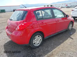 2012 Nissan Versa S z VIN 3N1BC1CP4CL379948, wystawiony jako IAAI lot #42391153 z przebiegiem 231 184 mil mil oraz . Historia ofert i sprzedaży dostępna na DreamBid. Obrazek 4.