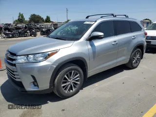 2017 Toyota Highlander XLE with VIN 5TDJZRFH2HS521211, listed as a Copart auction lot 62717825 with 62,380 mi miles and Clean title. Bid and sale history available at DreamBid. Image 1.