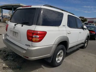 2001 Toyota Sequoia SR5 with VIN 5TDZT34A31S002021, listed as a Copart auction lot 66440264 with 233,006 mi miles and Salvage Title. Bid and sale history available at carsss.com. Image 3.