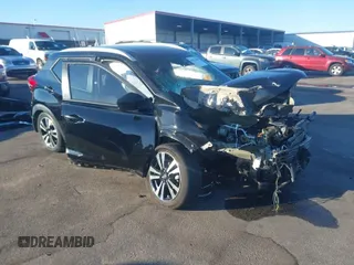 2020 Nissan Kicks SV with VIN 3N1CP5CVXLL568571, listed as a IAAI auction lot 41633488 with 70,110 mi miles. Bid and sale history available at carsss.com. Image 1.