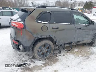 2017 Jeep Cherokee Limited z VIN 1C4PJMDB7HW530649, wystawiony jako IAAI lot #41365083 z przebiegiem 81 570 mil mil oraz . Historia ofert i sprzedaży dostępna na DreamBid. Obrazek 6.