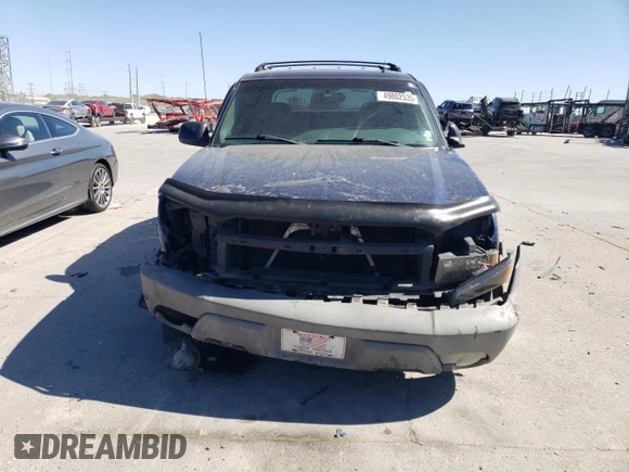 2002 Chevrolet Avalanche z VIN 3GNEC13T92G126209, wystawiony jako Copart lot #49802535 z przebiegiem 235 321 mil mil oraz Szkoda całkowita • Salvage title. Historia ofert i sprzedaży dostępna na DreamBid. Obrazek 5.