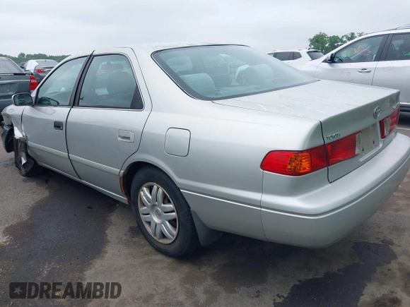 2001 Toyota Camry CE z VIN 4T1BG22K41U847401, wystawiony jako IAAI lot #42275762 z przebiegiem 202 936 mil mil oraz . Historia ofert i sprzedaży dostępna na DreamBid. Obrazek 3.