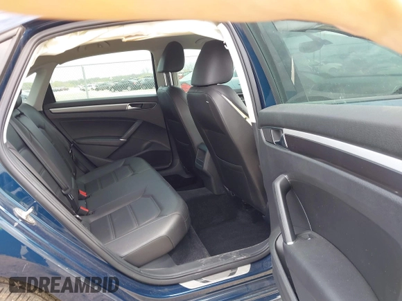 2018 Volkswagen Passat S z VIN 1VWAA7A35JC040106, wystawiony jako IAAI lot #41921626 z przebiegiem 60 785 mil mil oraz . Historia ofert i sprzedaży dostępna na DreamBid. Obrazek 8.