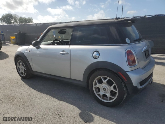 2008 MINI Cooper Hardtop S with VIN WMWMF735X8TT91990, listed as a Copart auction lot 51447395 with 115,184 mi miles and Clean Title. Bid and sale history available at carsss.com. Image 2.