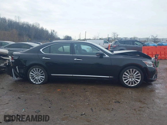 2017 Lexus LS 460 z VIN JTHCL5EF8H5028107, wystawiony jako IAAI lot #41677116 z przebiegiem 73 133 mil mil oraz . Historia ofert i sprzedaży dostępna na DreamBid. Obrazek 13.