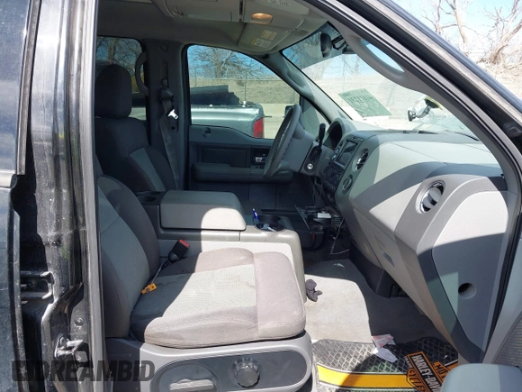 2004 Ford F-150 XLT with VIN 1FTPW14524KC86744, listed as a IAAI auction lot 41811231 with 176,532 mi miles. Bid and sale history available at carsss.com. Image 5.