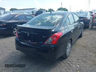 2016 Nissan Versa SV z VIN 3N1CN7AP1GL858032, wystawiony jako IAAI lot #42266679 z przebiegiem 137 097 mil mil oraz . Historia ofert i sprzedaży dostępna na DreamBid. Obrazek 4.