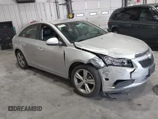2014 Chevrolet Cruze 2LT z VIN 1G1PE5SB8E7328379, wystawiony jako IAAI lot #41834332 z przebiegiem 53 800 mil mil oraz . Historia ofert i sprzedaży dostępna na DreamBid. Obrazek 1.