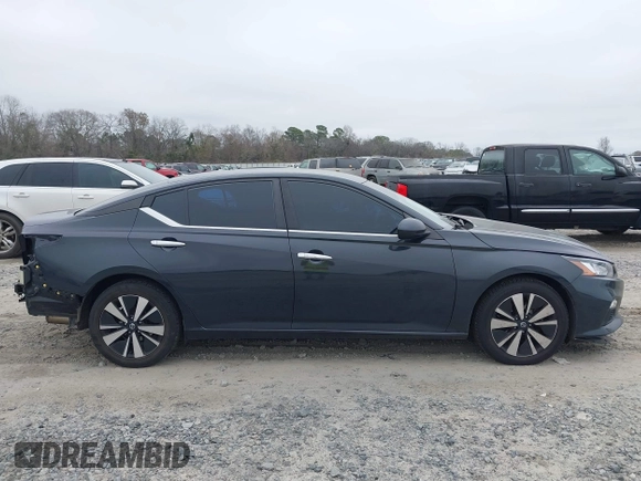 2021 Nissan Altima 2.5 SV with VIN 1N4BL4DV6MN403329, listed as a IAAI auction lot 41531696 with 83,981 mi miles. Bid and sale history available at carsss.com. Image 13.