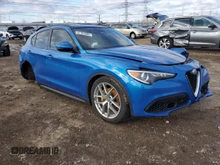 2018 Alfa Romeo Stelvio Ti Sport z VIN ZASFAKNN3J7B98256, wystawiony jako Copart lot #87103094 z przebiegiem 69 666 mil mil oraz Szkoda całkowita • Salvage title. Historia ofert i sprzedaży dostępna na DreamBid. Obrazek 4.