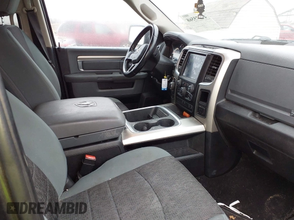2018 Ram 1500 Big Horn z VIN 3C6RR7LG2JG235342, wystawiony jako IAAI lot #41475568 z przebiegiem 103 804 mil mil oraz . Historia ofert i sprzedaży dostępna na DreamBid. Obrazek 5.