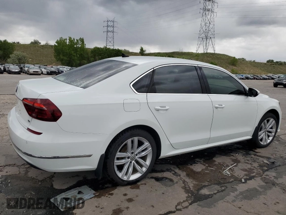 2018 Volkswagen Passat SE z VIN 1VWBA7A32JC021694, wystawiony jako Copart lot #57619625 z przebiegiem 113 172 mil mil oraz Szkoda całkowita • Salvage title. Historia ofert i sprzedaży dostępna na DreamBid. Obrazek 3.